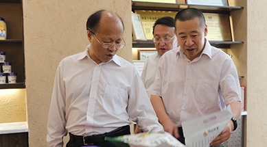 內(nèi)蒙古自治區(qū)政協(xié)黨組書記、主席李秀領(lǐng)考察、調(diào)研我公司